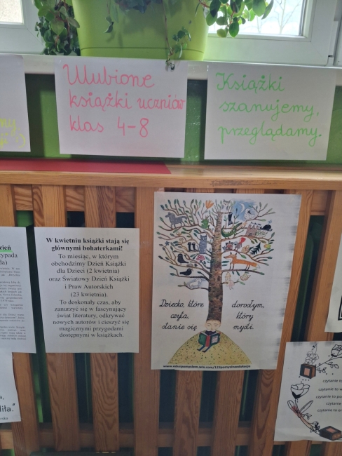 Wystawa ulubionych książek uczniów klas 4-8