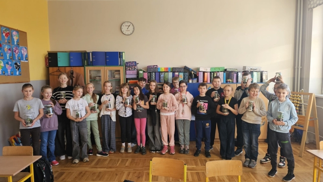 Warsztaty „Leśne słoiki” z Fundacją Szumi Las w klasie 4d🌿