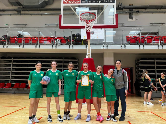 V miejsce naszych uczennic  w Finałach Mistrzostw Wrocławia w Koszykówce Dzieci