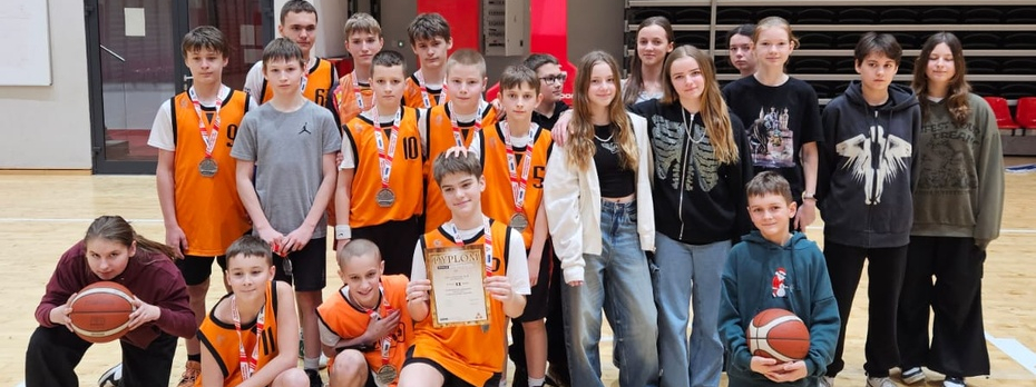 Srebro chłopców i V miejsce dziewcząt w Mistrzostwach Wrocławia w koszykówce u-13