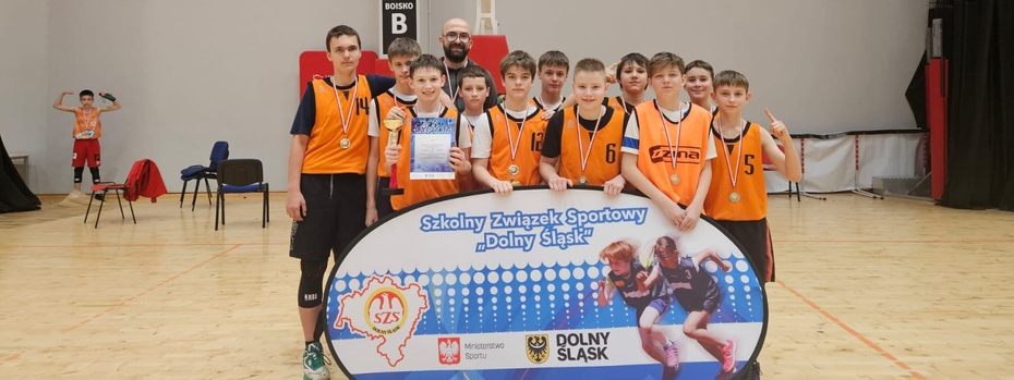 Jesteśmy Mistrzami strefy wrocławskiej w koszykówce chłopców
