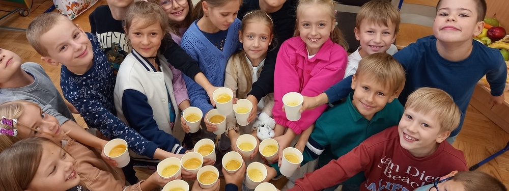 "Witaminki, witaminki dla chłopczyka i dziewczynki". Robimy zdrowe soki w szkole.