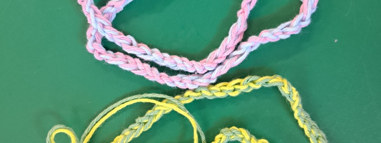 Warsztaty szydełkowania i tkania w świetlicy