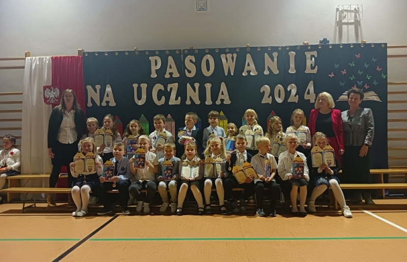Pasowanie uczniów klas pierwszych