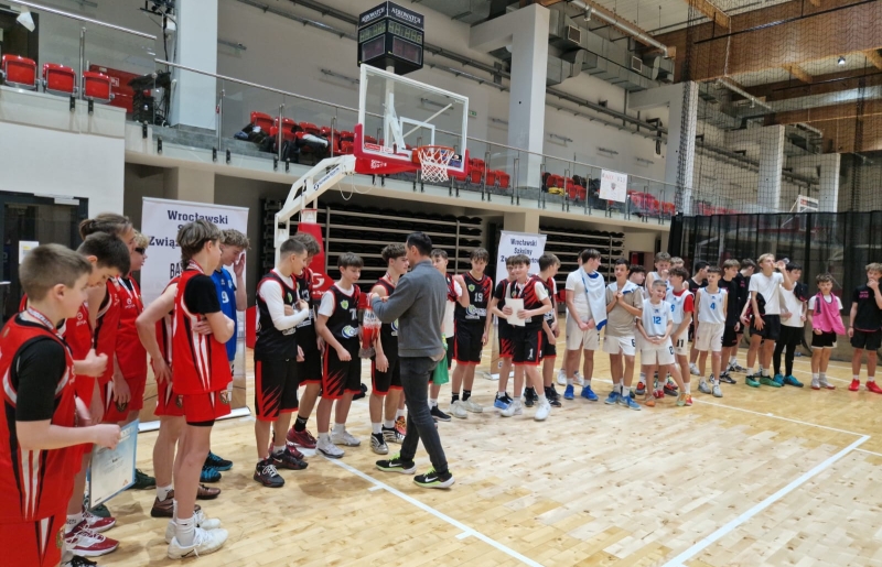 SP  95 wicemistrzem Wrocławia w koszykówce chłopców!