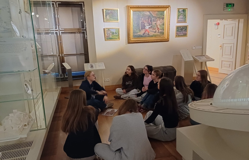 Wizyta uczniów klasy 8b w Muzeum "Pana Tadeusza"