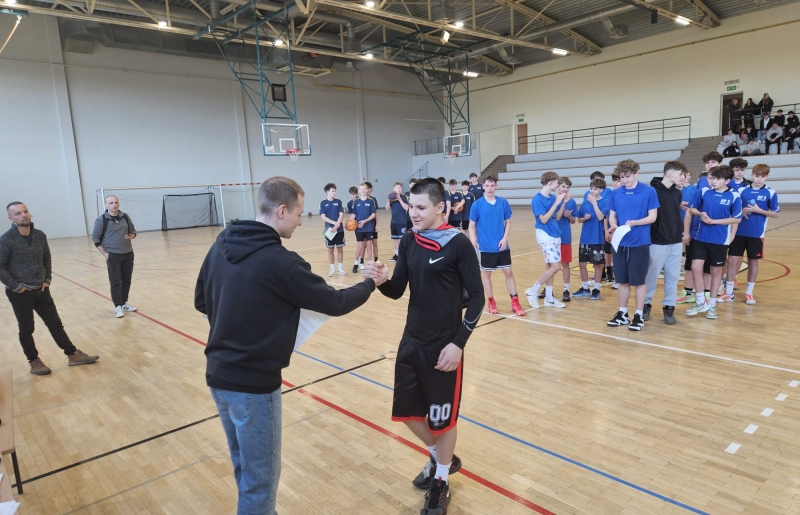 Reprezentanci naszej szkoły z awansem do 1/2 finału wojewódzkich w koszykówce