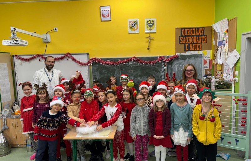 Doświadczenia chemiczne na Mikołajki klasy 2b